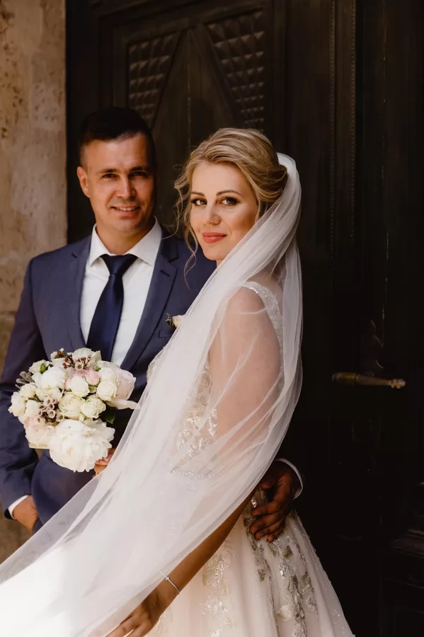 Expressive bridal smoky eyes makeup