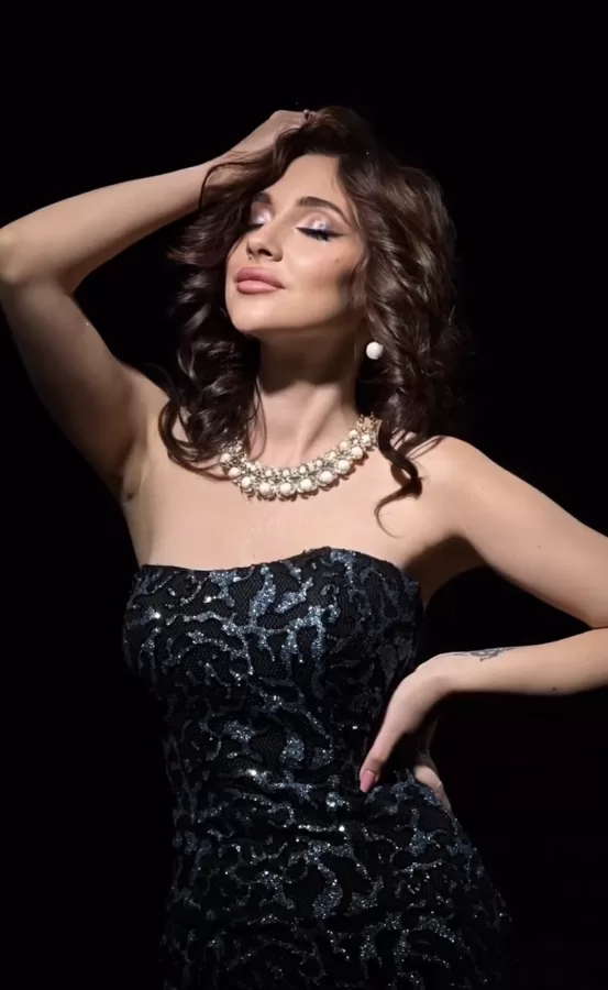 Long-lasting makeup for an evening photoshoot